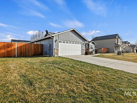 3rd image of 612 Goshawk Ave