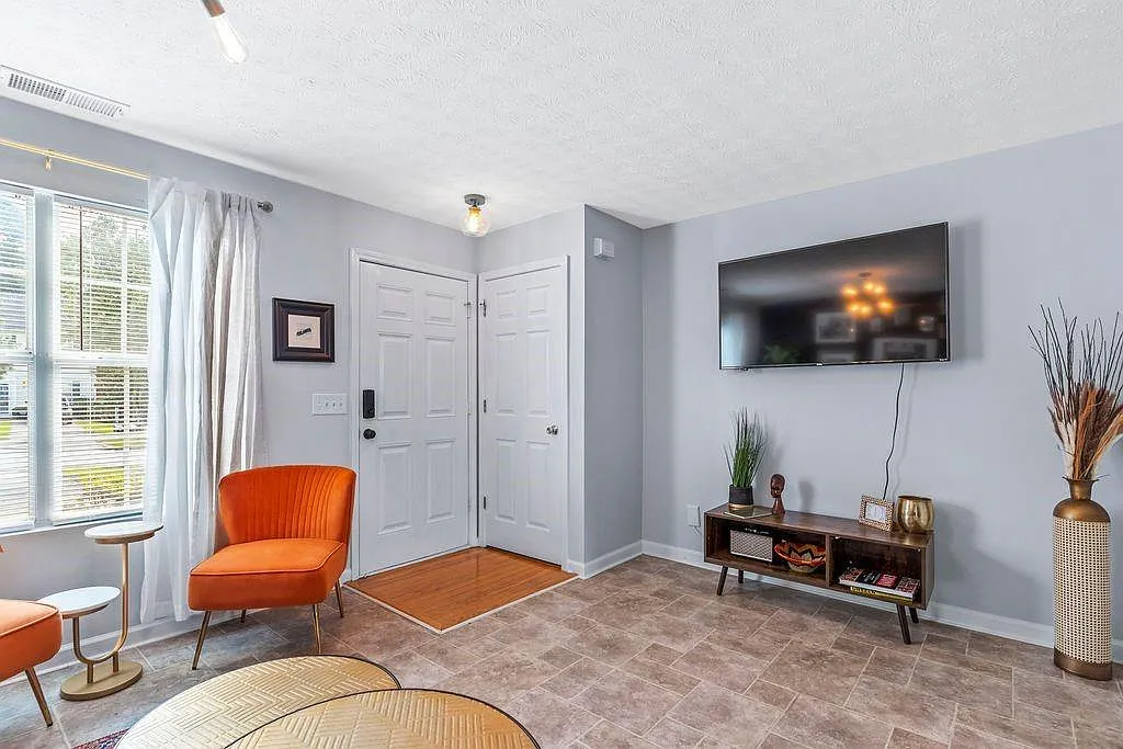 2 bed, 1.5 bath, 1360 sqft, $1,650 — Photo 4