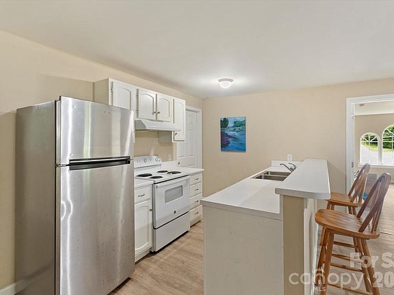 5th image of 407 W Main St
