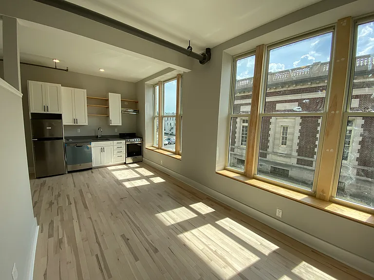 5 Washington St #204 — Photo 1