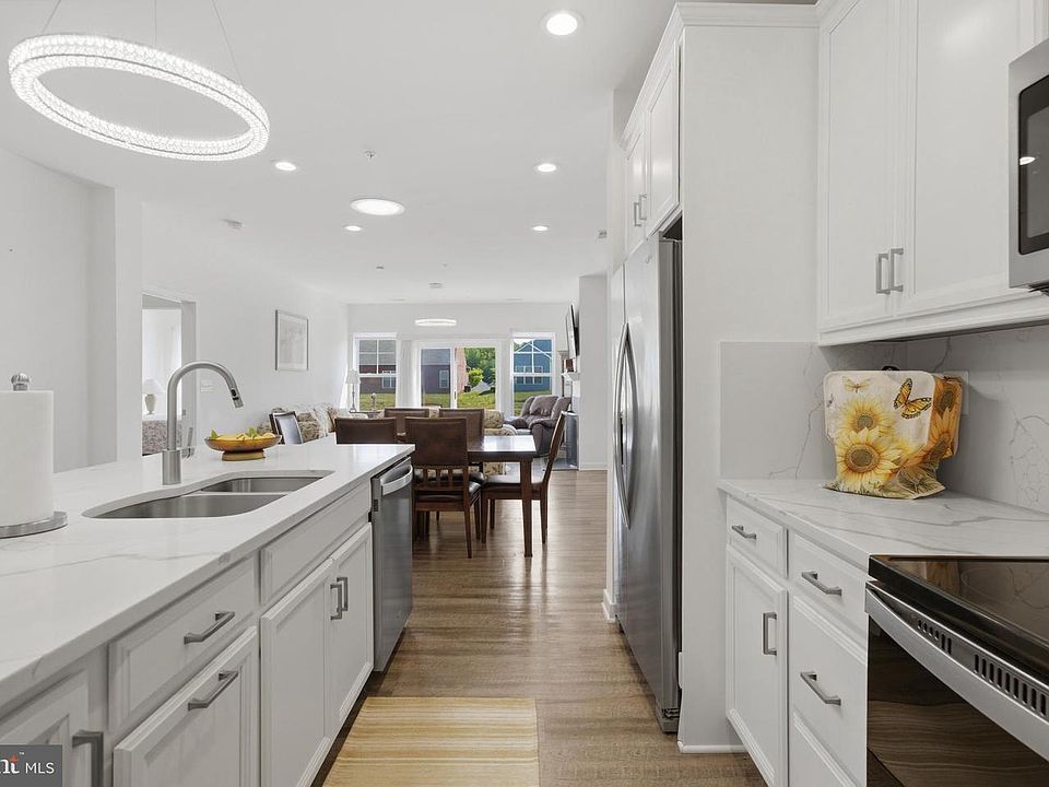 1st image of 32 Camden Cir
