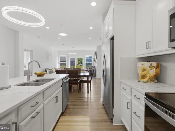 32 Camden Cir, La Plata, MD 20646