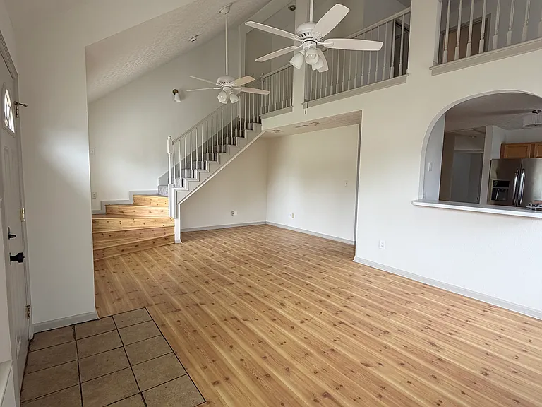 761 Jennings Ct — Photo 3