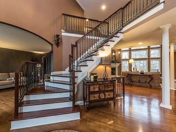 2nd image of 5166 Mountview Ct