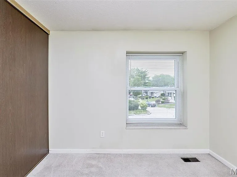241 Valleyoak Ct — Photo 12
