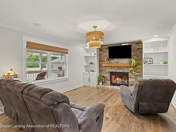 3rd image of 7450 Crowley Ln