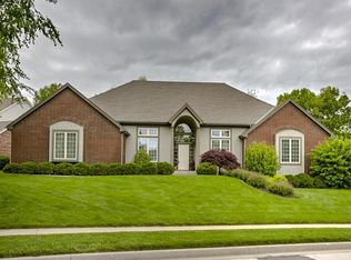 6114 S National Dr, Parkville, MO 64152