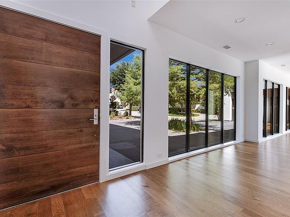 3rd image of 11 Winding Lake Dr