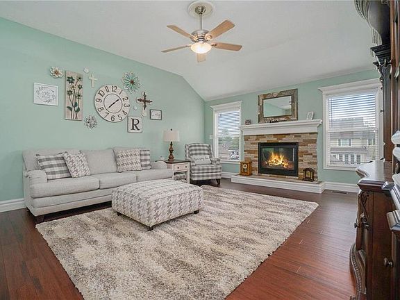 4th image of 709 SW Foxtail Dr