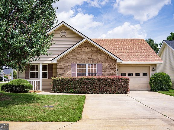 2nd image of 204 Deerfield Cir