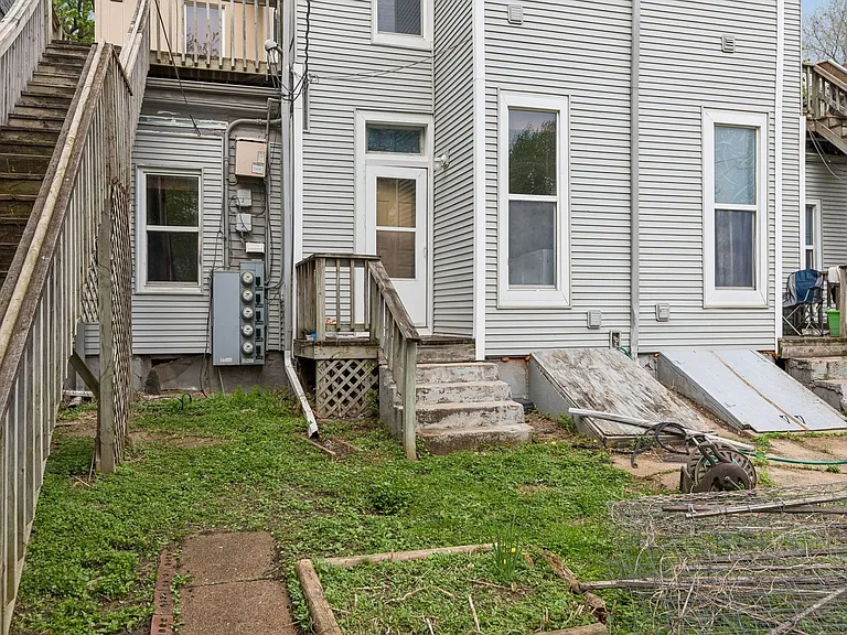 1315 S 32nd St — Photo 14