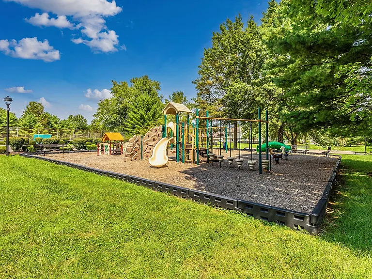 5621 Queen Anne Ct — Photo 57