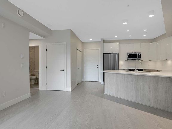 5th image of 11655 Fraser St #229
