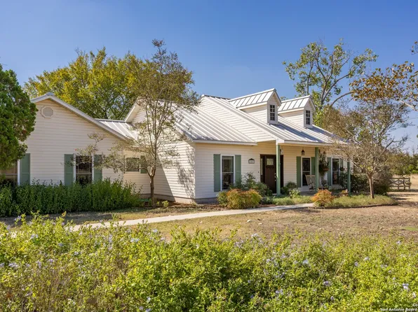 257 Windwood Circle, Seguin, TX 78155