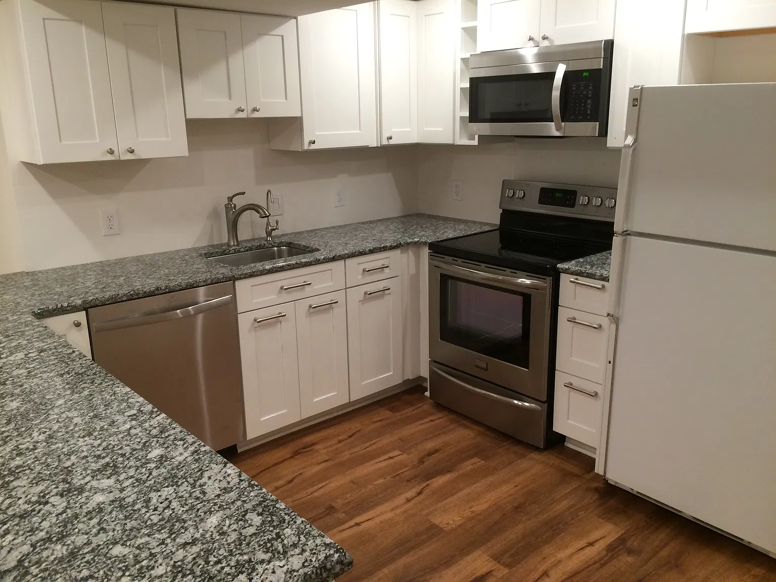 1 bed, 850 sqft, $1,800 — Photo 3