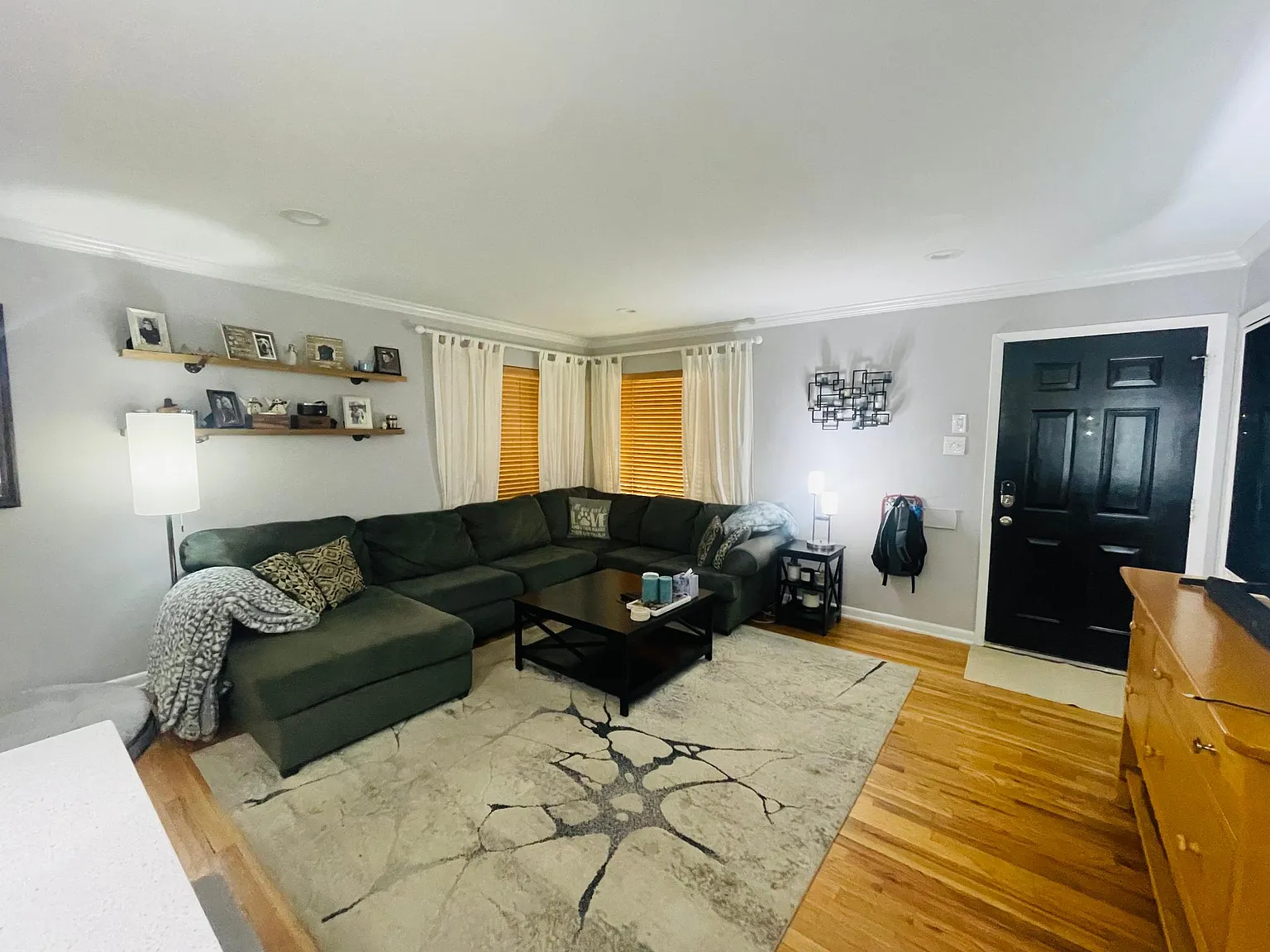 4 bed, 2020 sqft, $3,495 — Photo 3