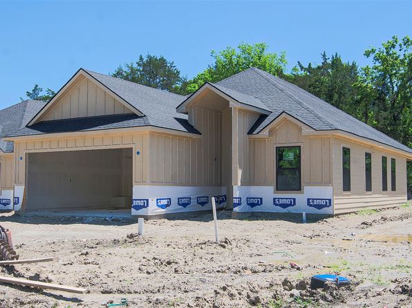 207 W Elm St, Whitewright, TX 75491