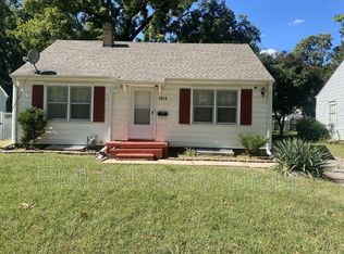 1915 SW Randolph Ave, Topeka, KS 66604