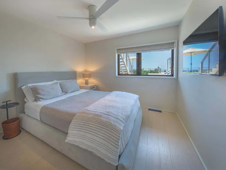 615 Dune Rd — Photo 10