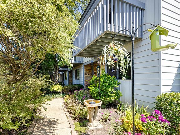 2nd image of 821 Hughes Pl