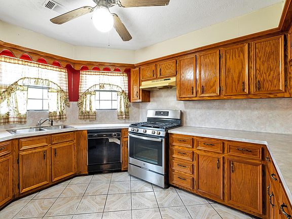 5th image of 2415 Gladiola St