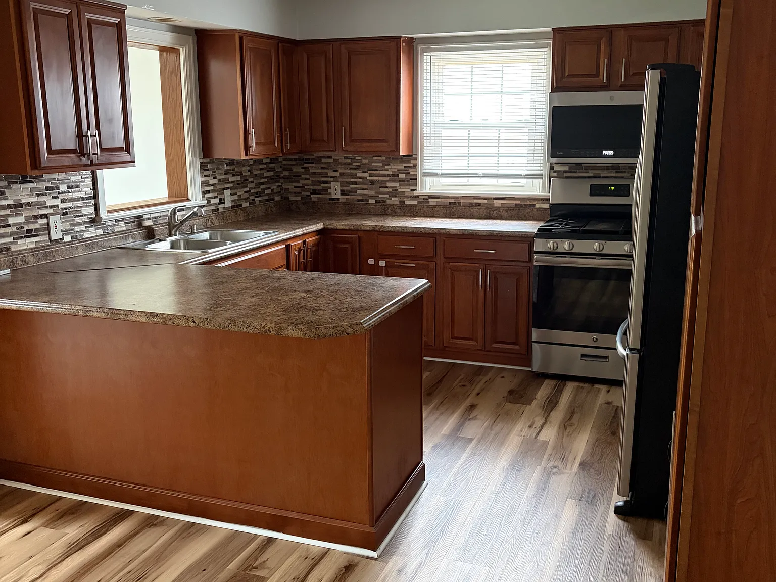 515 W Knoll Crest Dr — Photo 4