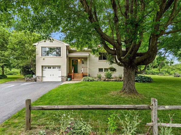 3 Colonial Dr, Littleton, MA 01460