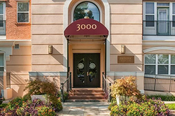 2 bed, 1024 sqft, $2,200 — Photo 1