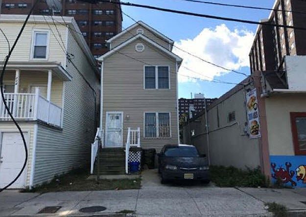 1st image of 216 N South Carolina Ave