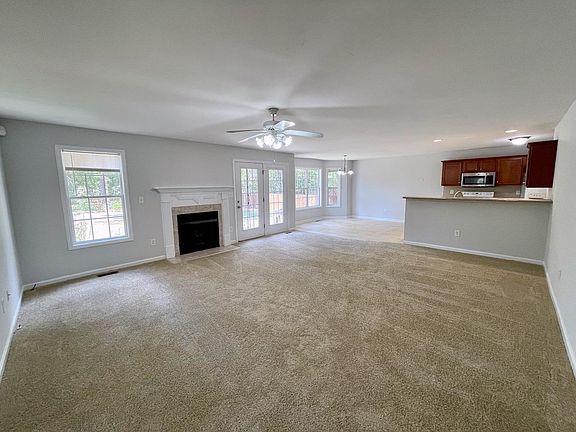 New Carpet and paint throughout.