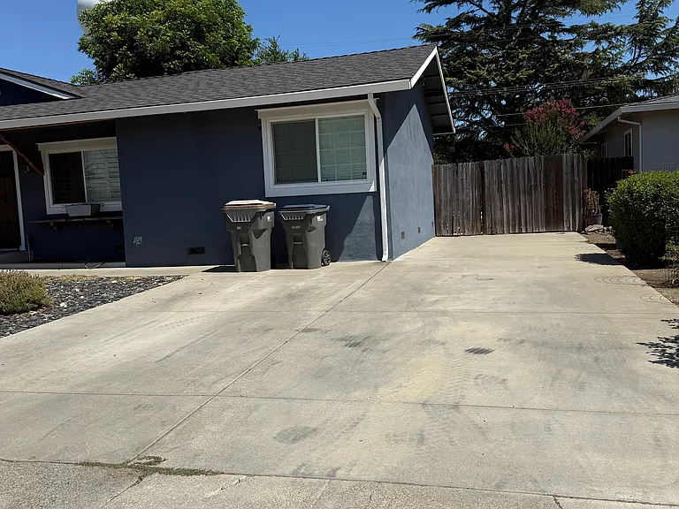 33 Olive Way — Photo 3