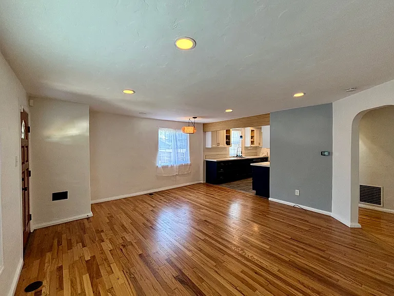 307 Toyon Way — Photo 3