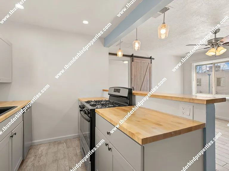 1221 San Mateo Blvd SE — Photo 6