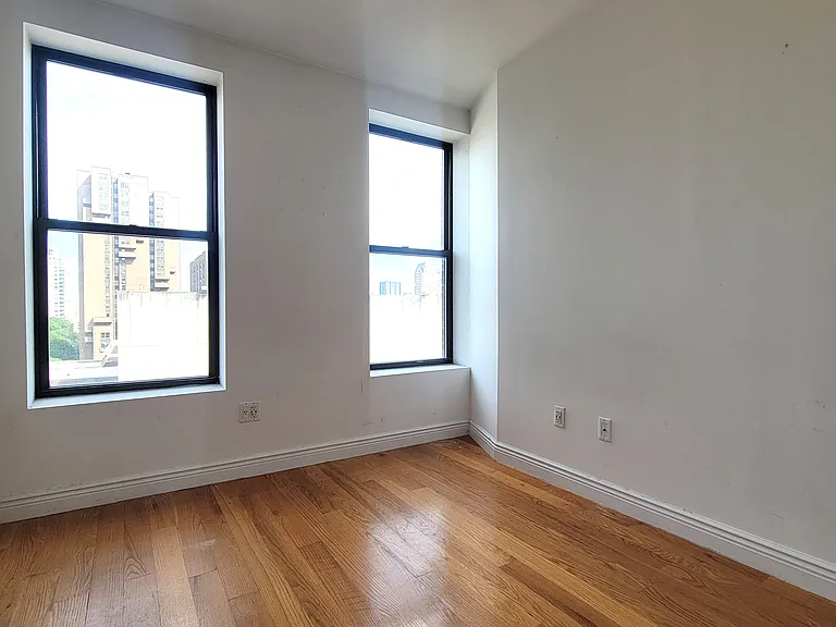 500 Cathedral Pkwy #3C — Photo 9