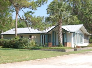 112 Ryland Cir NE, Steinhatchee, FL 32359