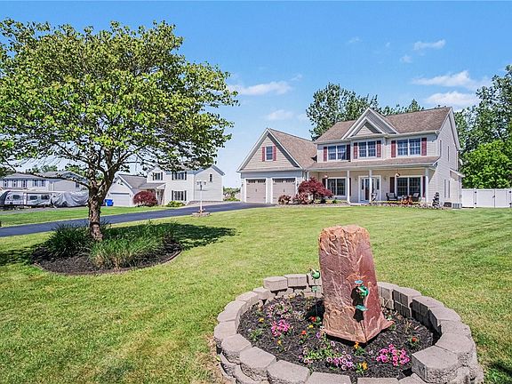 3rd image of 28 Countryside Dr