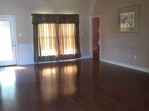 4th image of 10130 Chanel Dr