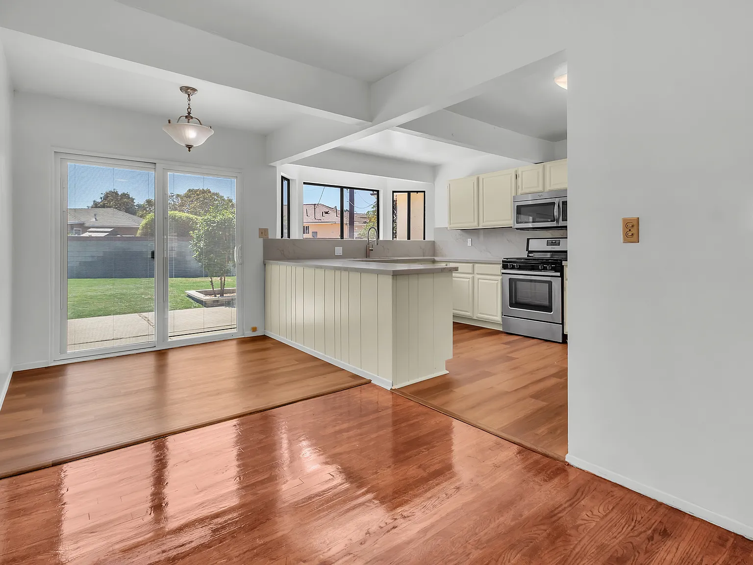 3 bed, 1160 sqft, $3,750 — Photo 4