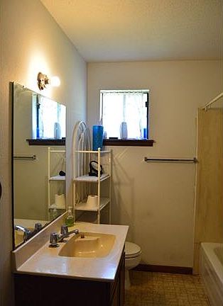 4th image of 61166 N Oaklawn Dr