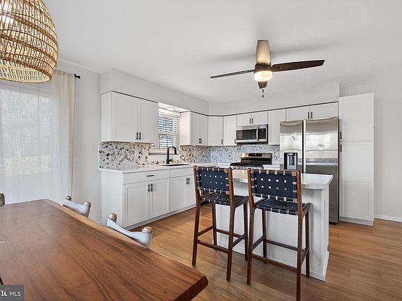 2nd image of 207 Cherrywood Ct