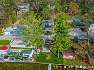 499 W Pickerel Lake Dr, Newaygo, MI 49337