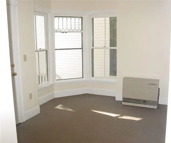 Studio, $1,318 — Photo 4