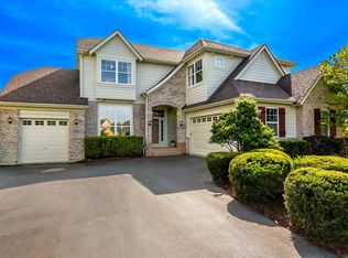 182 Colonial Dr, Vernon Hills, IL 60061