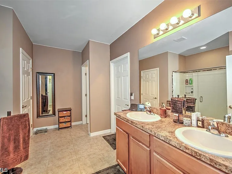 3200 Birch Tree Ln — Photo 22