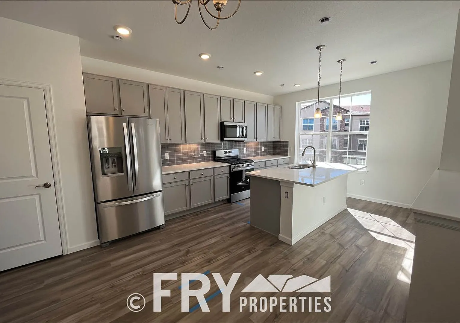 Great Townhome in Amazing Location — Photo 4