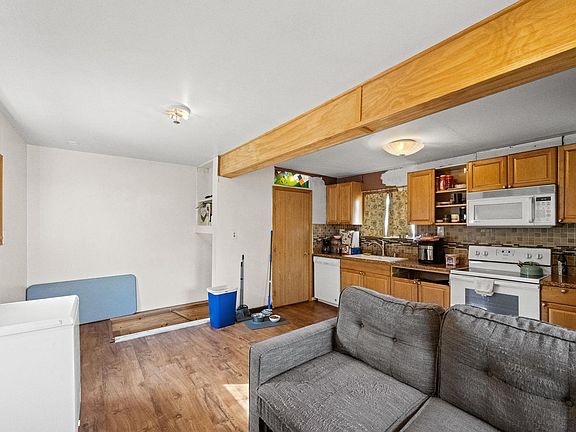 3rd image of 1215 3rd Ave