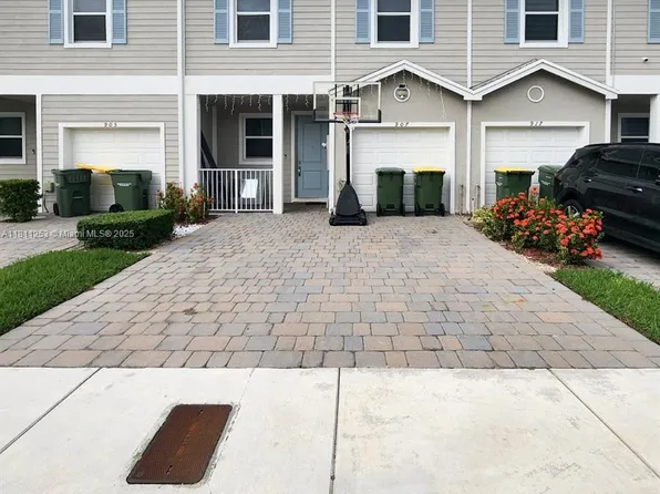 907 SE 17th Ct, Homestead, FL 33034