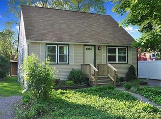 296 Shore Acres Ave, North Kingstown, RI 02852