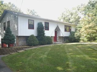1 S Shanks Rd, Salt Point, NY 12578