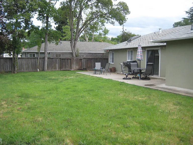 Agnes Way — Photo 5